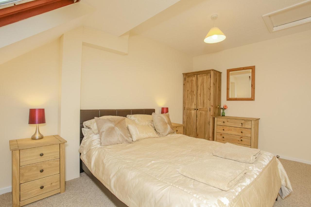 Modern Cotswold * Witney
